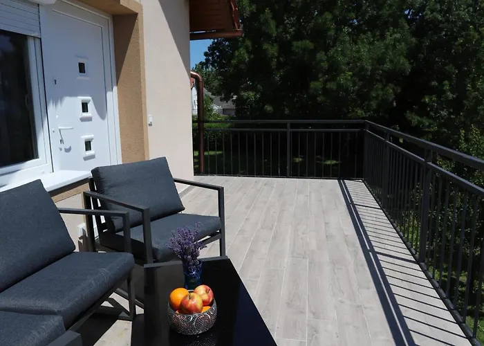 Apartament Golden 2 Haloszobas Lakas *