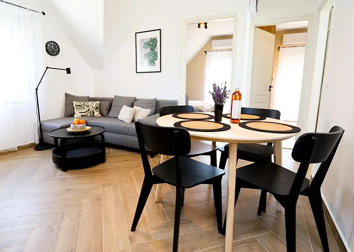 Apartament Golden 2 Haloszobas Lakas *